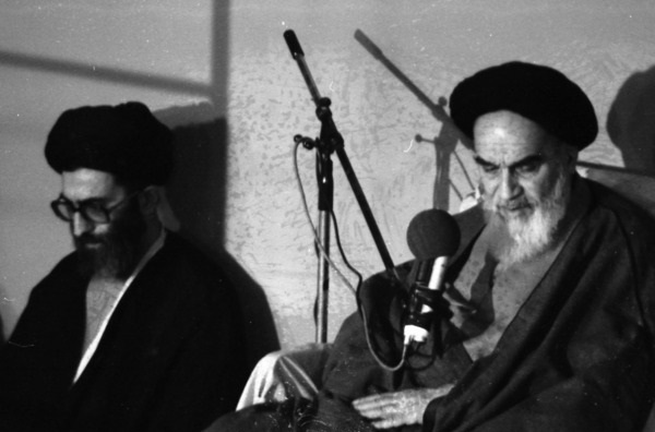 تنفیذ اولین دوره ریاست جمهوری مقام معظم رهبری+تصاویر