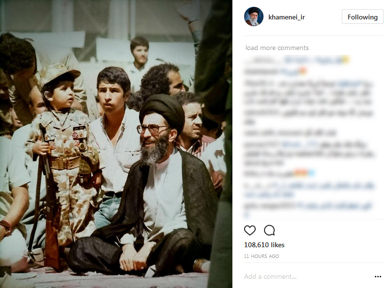 رهبر انقلاب در کنار سرباز کوچک خود + عکس