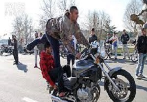 جولان موتورسواران در پارک خور + فیلم