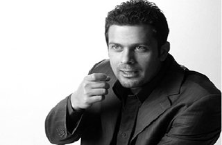 بازیگر مشهور مجبور به عذرخواهی از گلزار شد+عکس