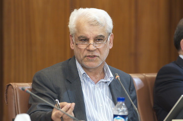 بررسی مشکلات موسسات اعتباری در جلسه کمیسیون اصل 90 با حضور سیف و دادستان