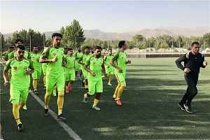 تمرین امروز نفت تهران زیر نظر علی کریمی + فیلم