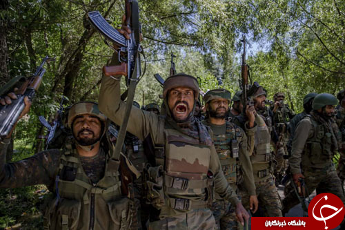 تصاویر روز: از واژگونی قطار در ونکوور تا شیوه عجیب ماهیگیری در سری&zwnj;لانکا