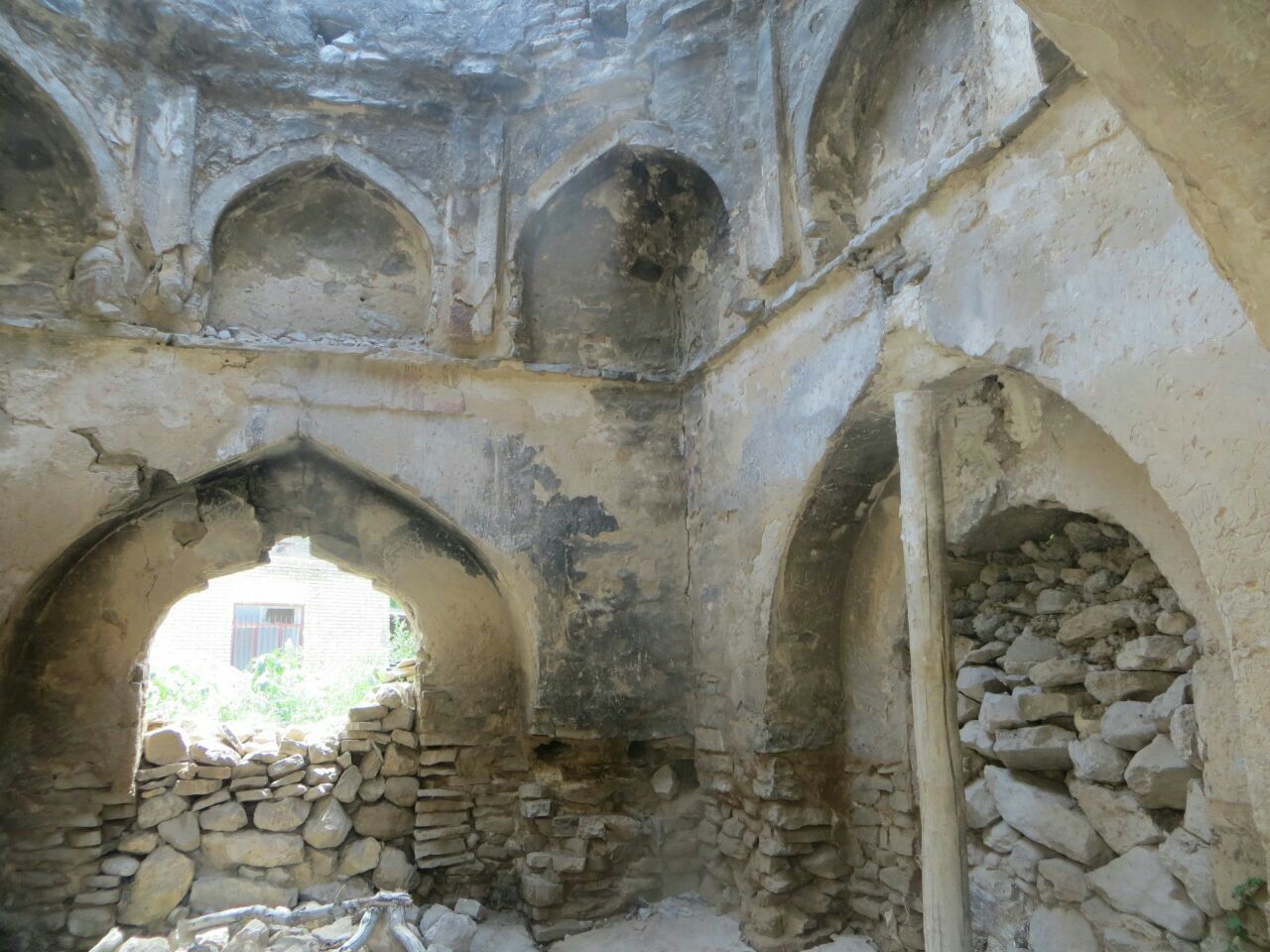 آغاز به کار عملیات مرمت و بازسازی گنبد تاریخی کلیدر نیشابور