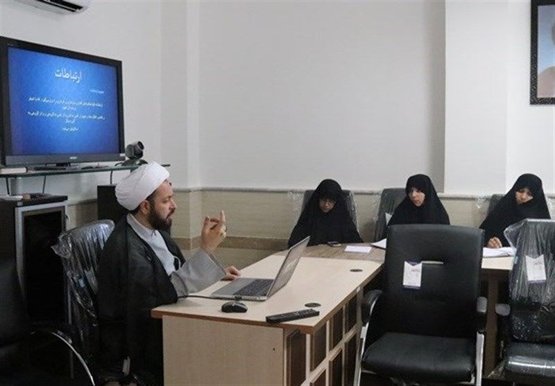 طلاب و روحانیون در عرصه تهاجم فرهنگی دشمن نقش مهم و تاثیرگذاری دارند