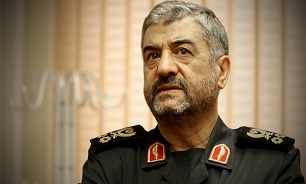 امروز ایران قدرت اول خاورمیانه است و هیچ کس نمی تواند این موقعیت را به چالش بکشد/ با صدای بلند می گویم سپاه هم به دنبال صلح است