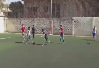 با گل زنِ یک پا آشنا شوید