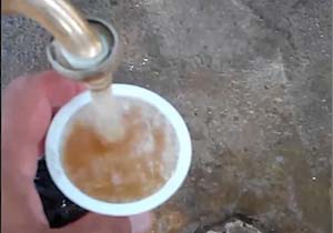 آب گل‌آلود در بیمارستان شریعتی ماهدشت + فیلم