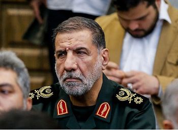 با روحیاتی که از حاج احمد سراغ دارم، معتدقم همان اول درگیر شده و به شهادت رسیده است