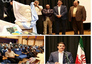 رونمایی از سردیس محمد مفید مستوفی بافقی