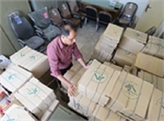 اهدا 300 جلد کتاب به باشگاه کتاب خوانی خورموج از یک نویسنده