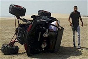 واژگون شدن اتومبیل پیکه و آلبا در حال صحرا نوردی در بیابان های قطر ! + فیلم