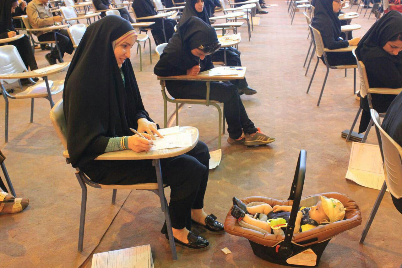 تصویری متفاوت از کنکور مادر و فرزند