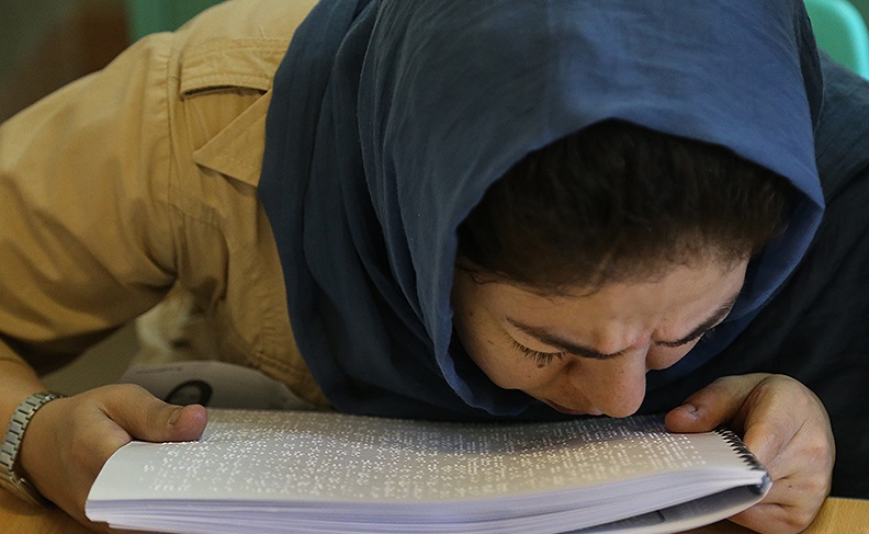 حضور داوطلبان کمتوان جسمی در کنکور سراسری ۹۶+تصاویر حضور داوطلبان کمتوان جسمی در کنکور سراسری ۹۶+تصاویر