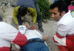نجات 2 کوهنورد حادثه دیده توسط ماموران هلال احمر مشگین شهر
