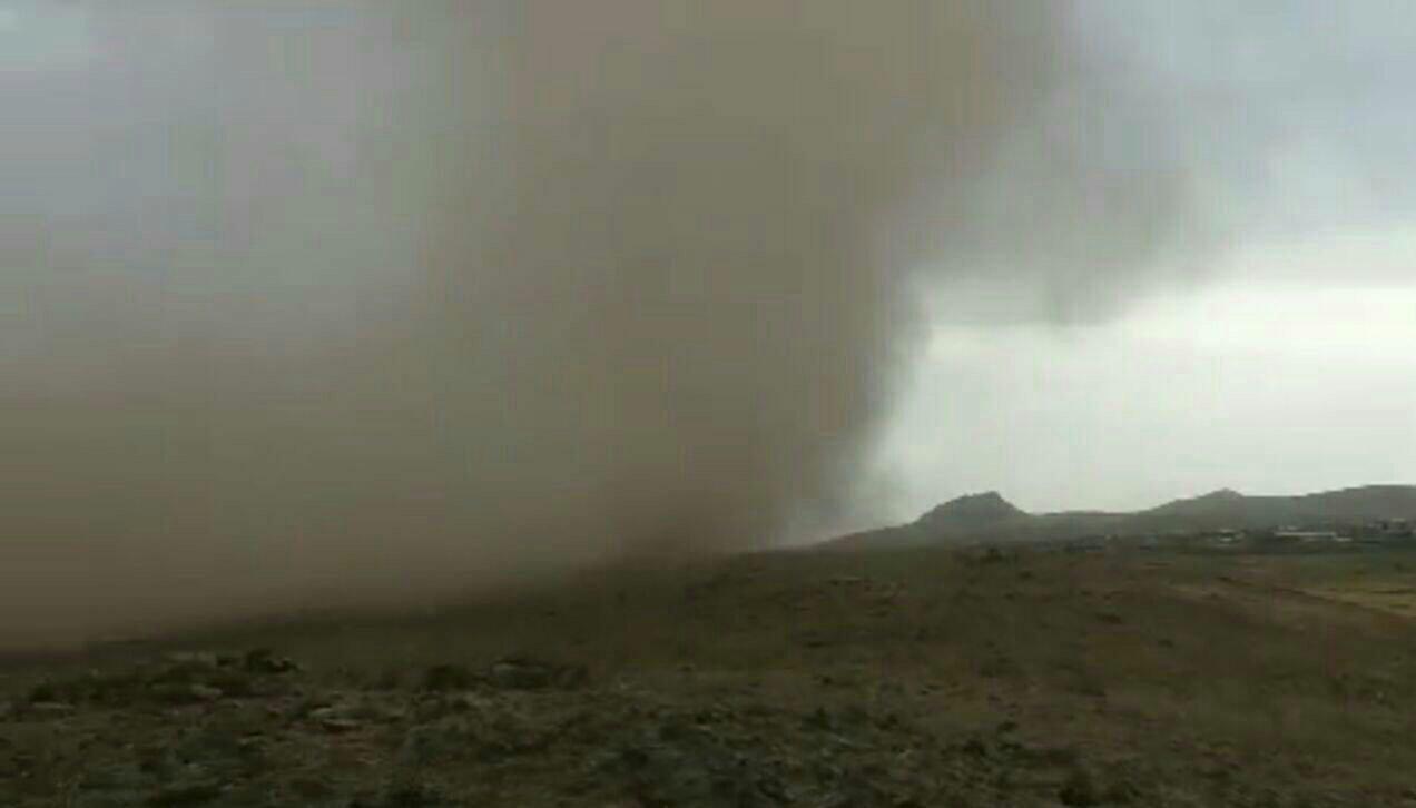 تندباد شدید در برخی مناطق استان