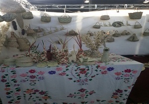 حضور بانوان روستای دهسلم در نمایشگاه صنایع دستی یزد
