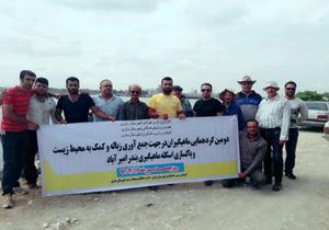 پاکسازی اسکله بندر امیرآباد از زباله