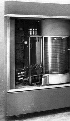تصویری جالب از اولین هارد دیسک تجاری در سال 1956