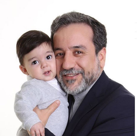 عرقچی و نوه&zwnj;اش