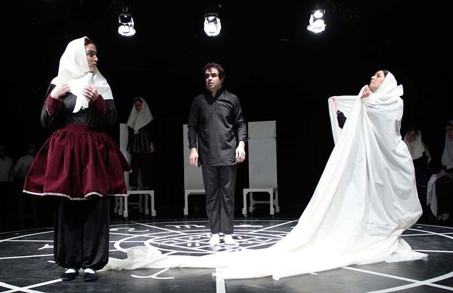 رسالت اهالی تئاتر، معرفی نمایشنامه ایرانی است