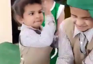 رفتار خشن دختر بچه عرب نسبت به سایر کودکان+فیلم