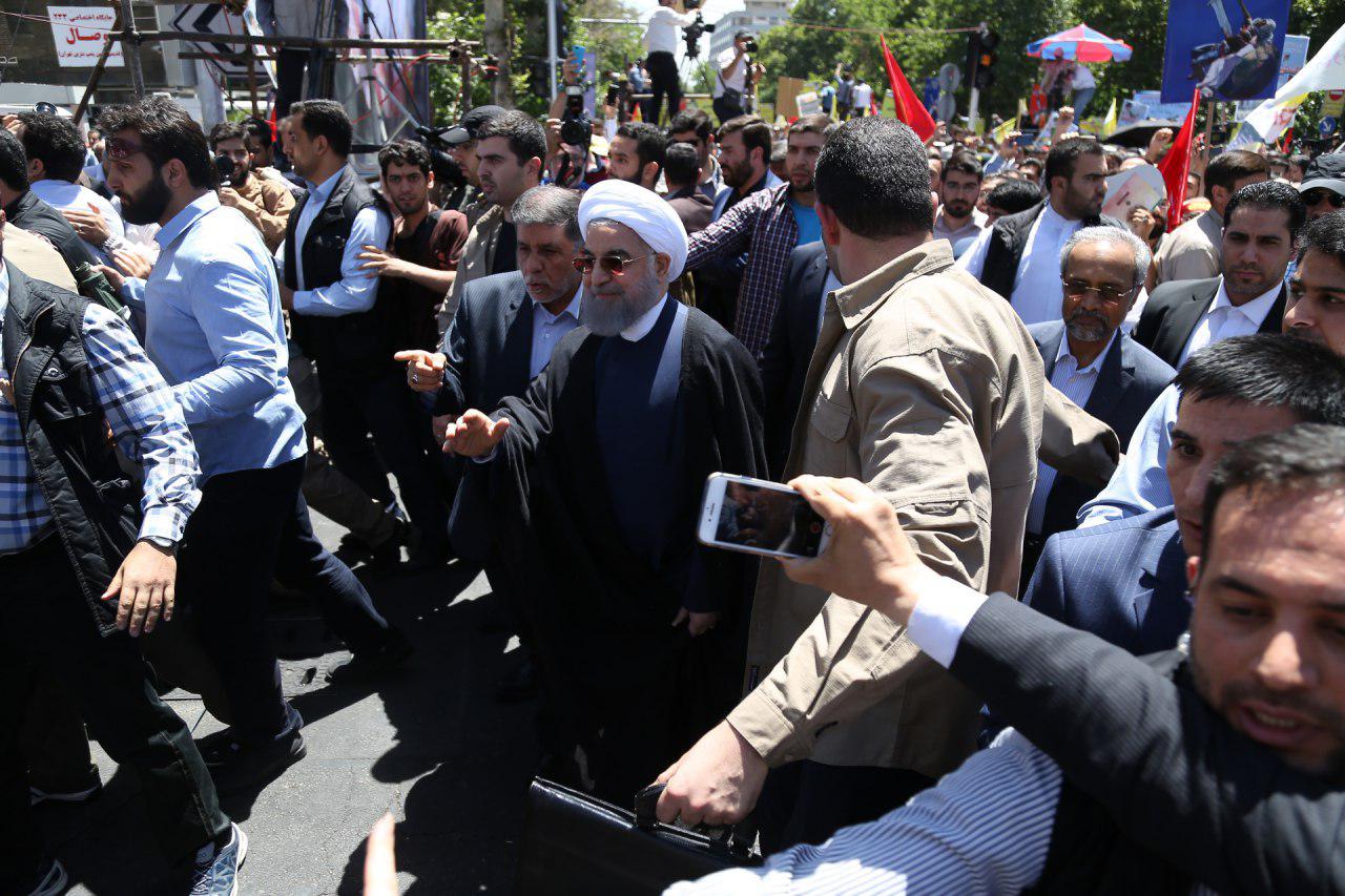 رئیس جمهور در جمع راهپیمایان تهران حاضر شد