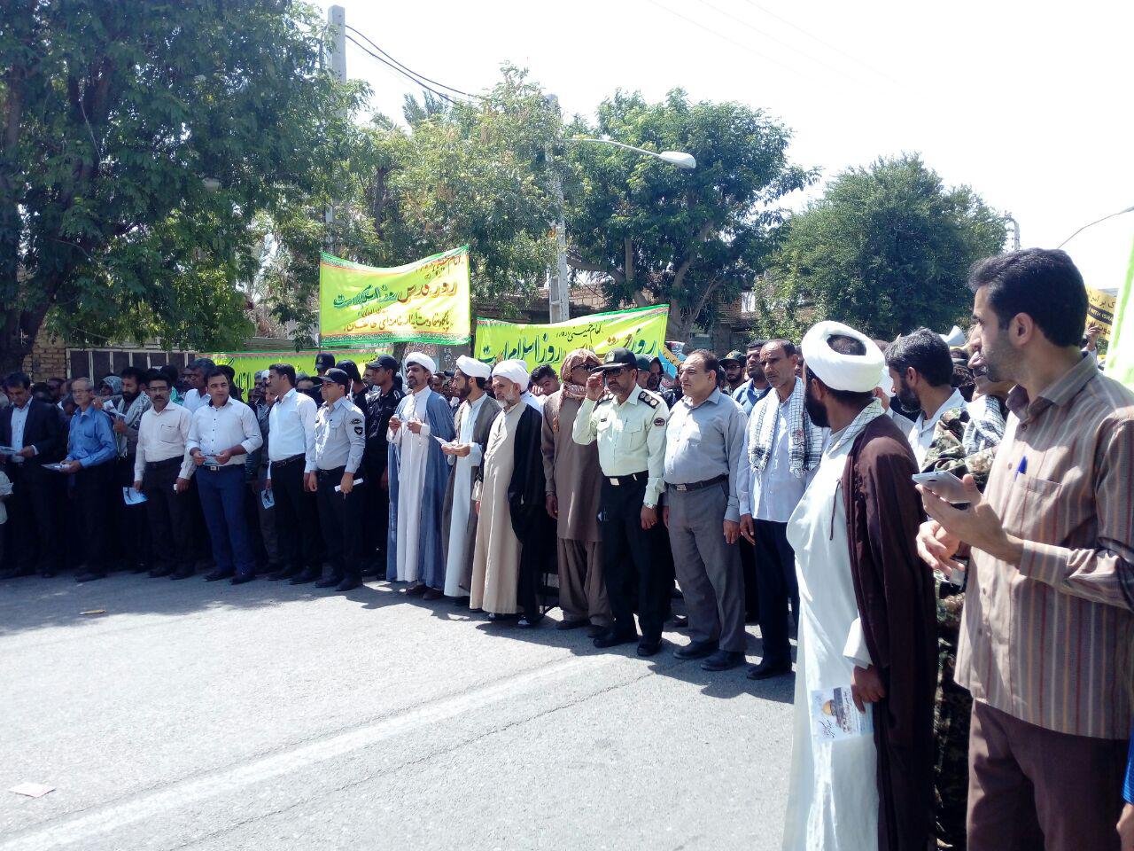 گرمای هوا مانع راهپیمایان جنوب کرمان نشد