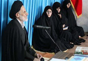 تلاش دشمن برای از بین بردن ارزش های جامعه اسلامی