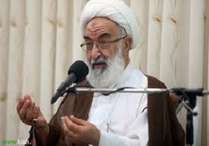 این انقلاب محکم واستوار به رغم حوادث ونق زدن ها که اتفاق می افتد روبه جلو حرکت می کند