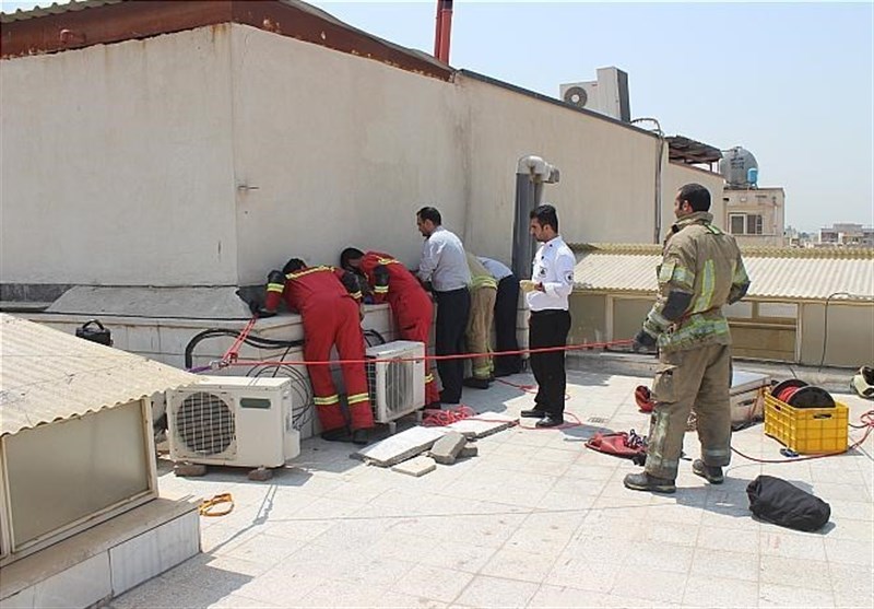 سقوط و حبس بچه یک ساله در درز انقطاع ساختمان + عکس