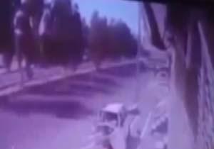 راننده خودرو در تصادفی عجیب با راه‌پله جان باخت! + فیلم