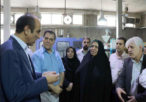 تجلیل از کارفرمای حامی کارگران در لرستان/ کارگران شرکت های تولیدی و صنعتی، سرمایه کارفرمایان هستند