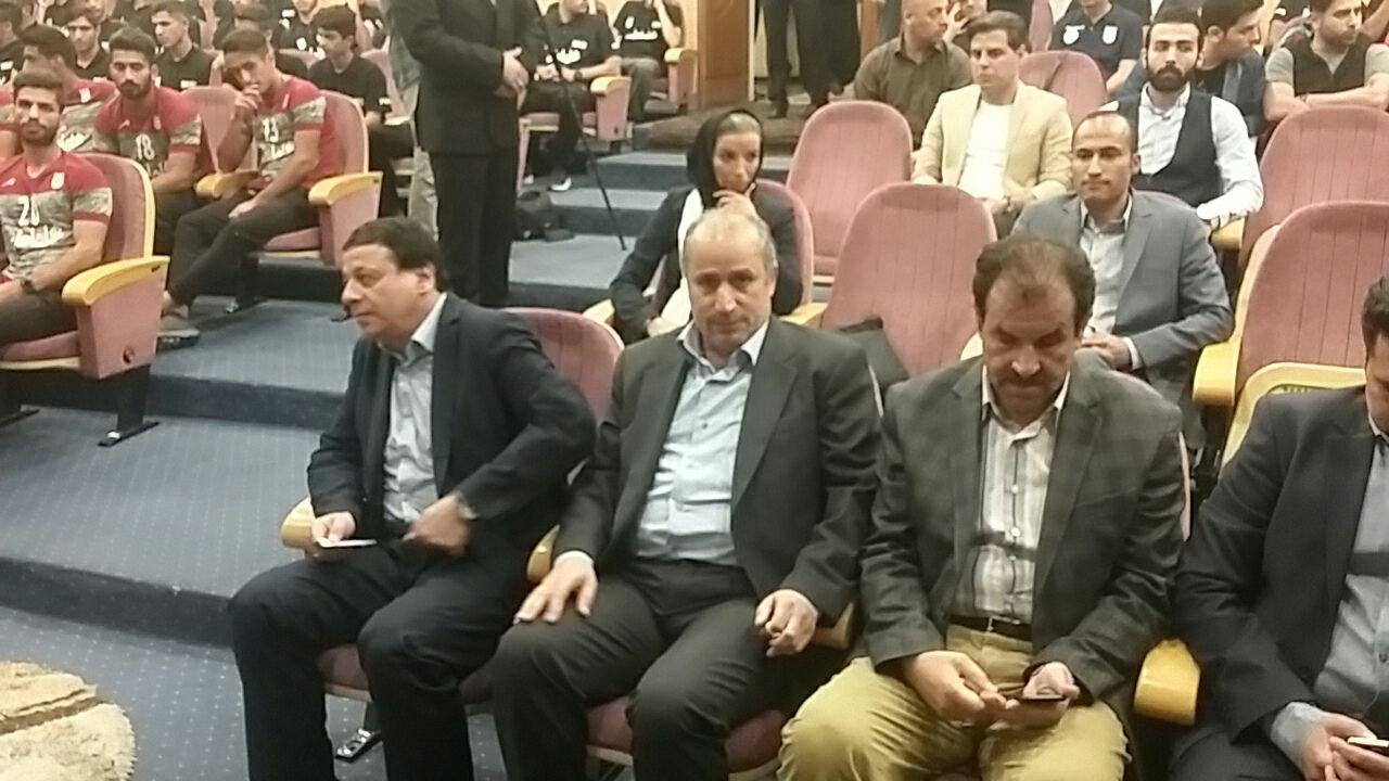 تاخیر 20 دقیقه ای در&nbsp; آغاز مراسم بدرقه تیم ملی امید/ حضور ستاره پرسپولیس در کنار ملی پوشان