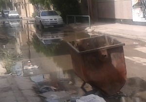 جاری شدن فاضلاب خانگی در خیابان + فیلم