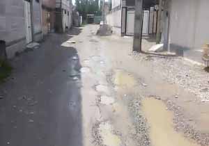 گلایه از وضعیت اسفبار آسفالت کوچه در آمل + فیلم