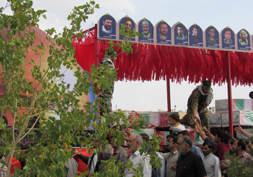 تشییع پیکر 10 شهید گمنام در بافران نائین