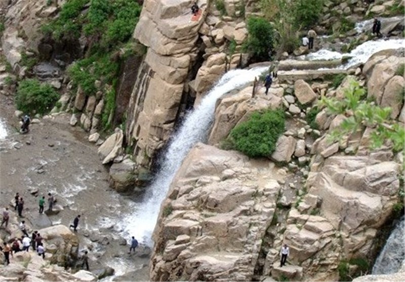 خنکی هوای همدان و نشاط گردشگران
