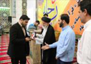 اهدای مدال به آستان مقدس امامزاده میرعلی ابن الحسین (ع)