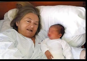 مادر شدن زن 60 ساله پس از 20 سال درمان!