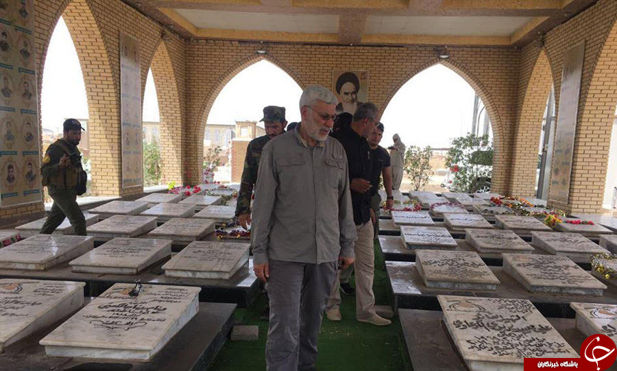 استقبال زائران از فرمانده ارشد حشد الشعبی در حرم امیر المومنین (ع) +تصاویر