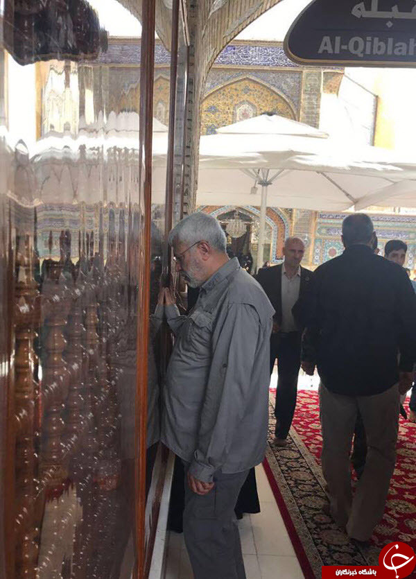 استقبال زائران از فرمانده ارشد حشد الشعبی در حرم امیر المومنین (ع) +تصاویر