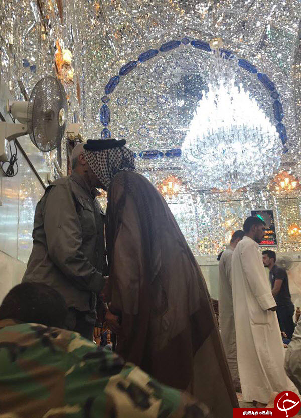 استقبال زائران از فرمانده ارشد حشد الشعبی در حرم امیر المومنین (ع) +تصاویر