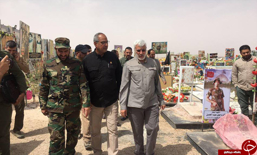 استقبال زائران از فرمانده ارشد حشد الشعبی در حرم امیر المومنین (ع) +تصاویر