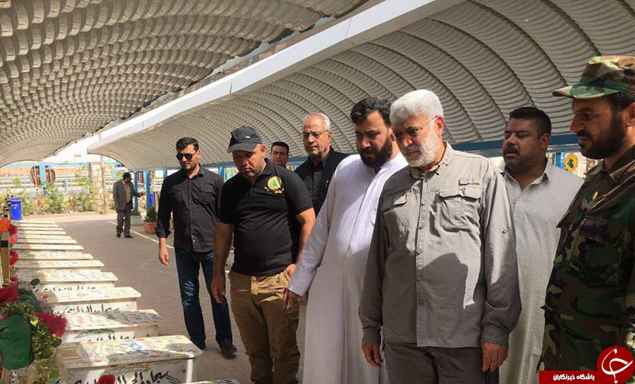 استقبال زائران از فرمانده ارشد حشد الشعبی در حرم امیر المومنین (ع) +تصاویر