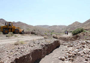 آزاد سازی حریم رودخانه روستای حسین آباد سرند