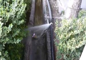 هدررفت آب شرب نازی‌آباد در بحران کم‌آبی + فیلم
