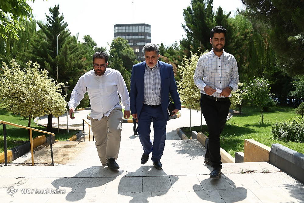 مداحی می تواند شغل باشد، اما بیزینس نیست/باید به فکر تعامل با جوانان باشیم نه تقابل