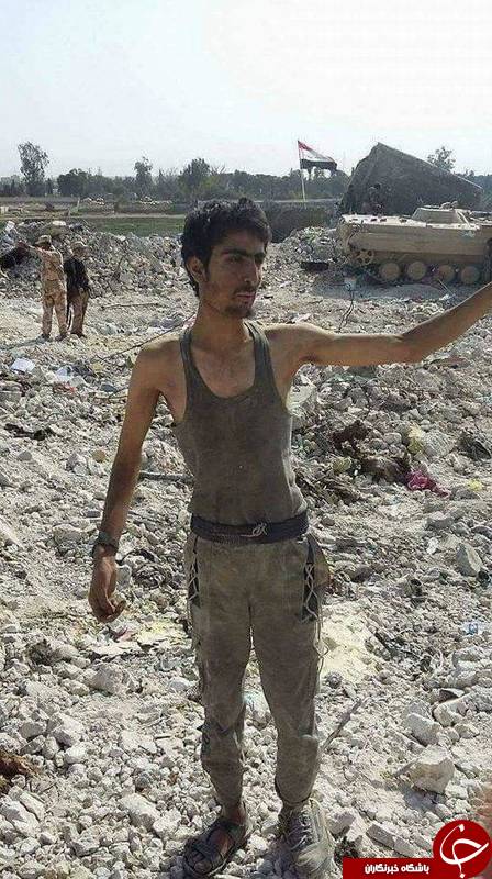 بیرون&zwnj;کشیدن داعشی&zwnj;ها از لوله فاضلاب!+عکس