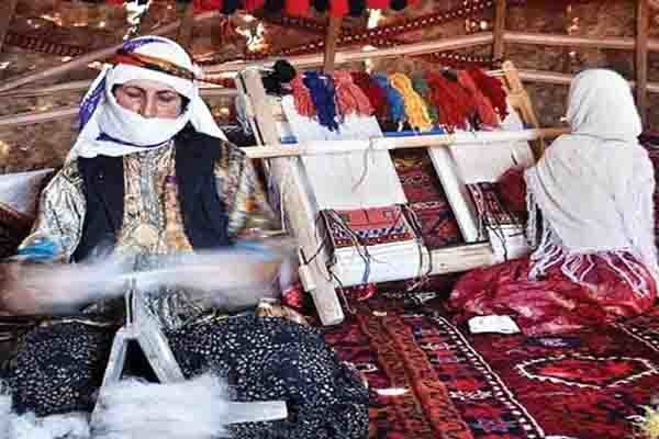 توانمندسازی زنان روستایی برای تولید و عرضه صنایع دستی به گردشگران